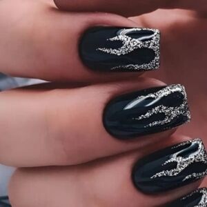 🔥3/$21 Black With Silver Flames Press On False Nails